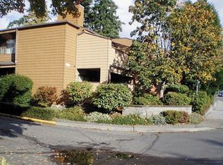 11510 NE 128th St APT 2, Kirkland, WA 98034