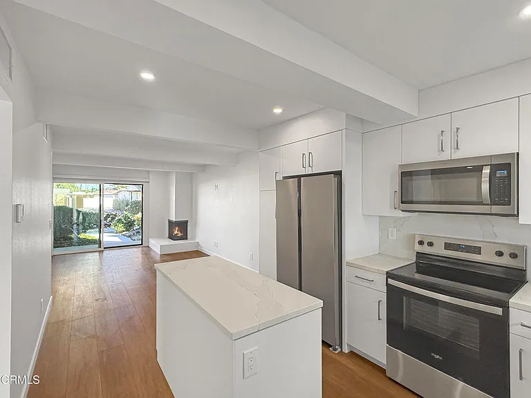 61 Redwood Ave — Photo 13