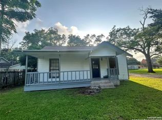 320 S Arcola St, Angleton, TX 77515