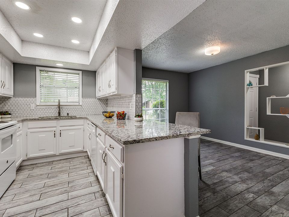 1st image of 2929 Forest Park Dr