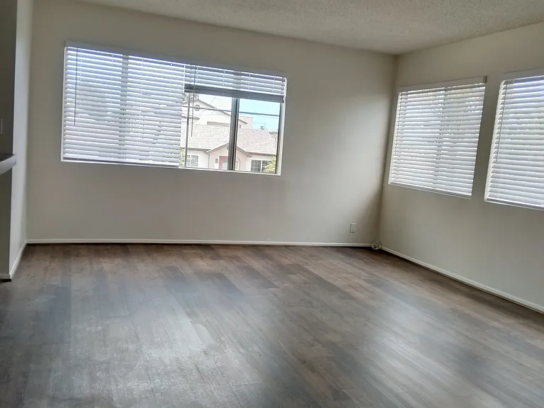 1134 W 22nd St #1 — Photo 5
