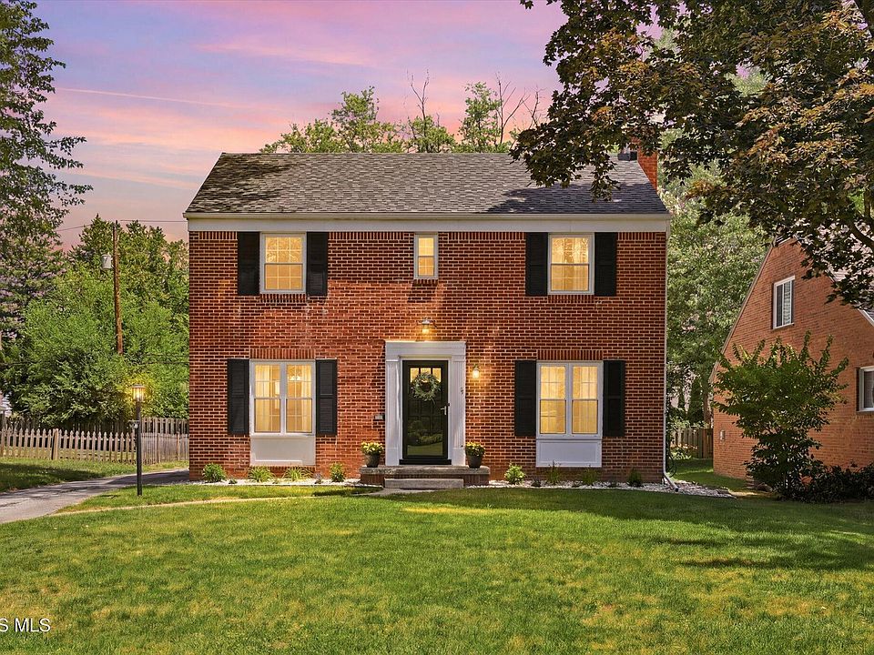 1st image of 2914 Meadowwood Dr