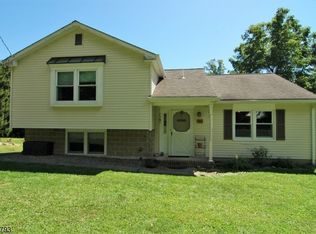 132 Old Ridge Rd, Bloomingdale, NJ 07403