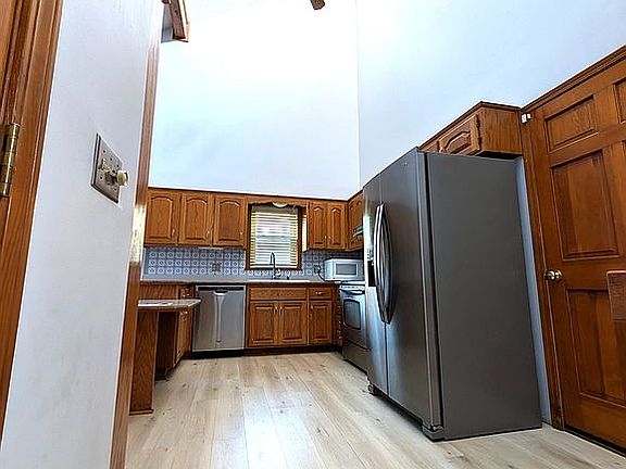 5th image of 7514 Orient Ave