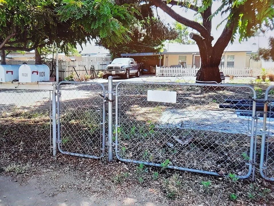2nd image of 1020 Oro St
