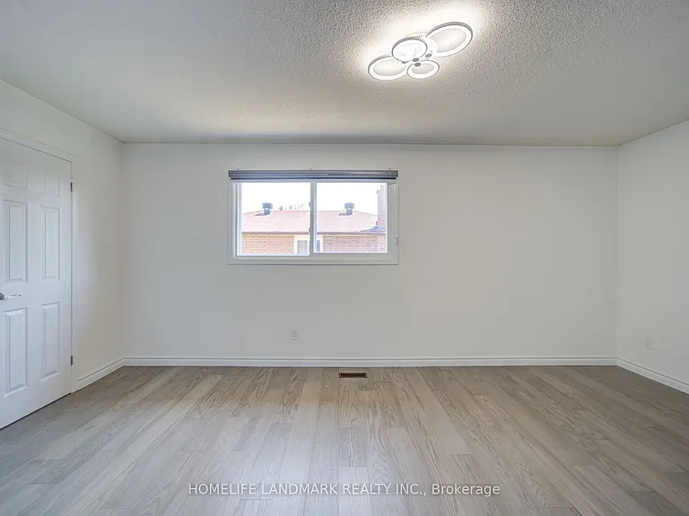 25 Lansbury Dr — Photo 16