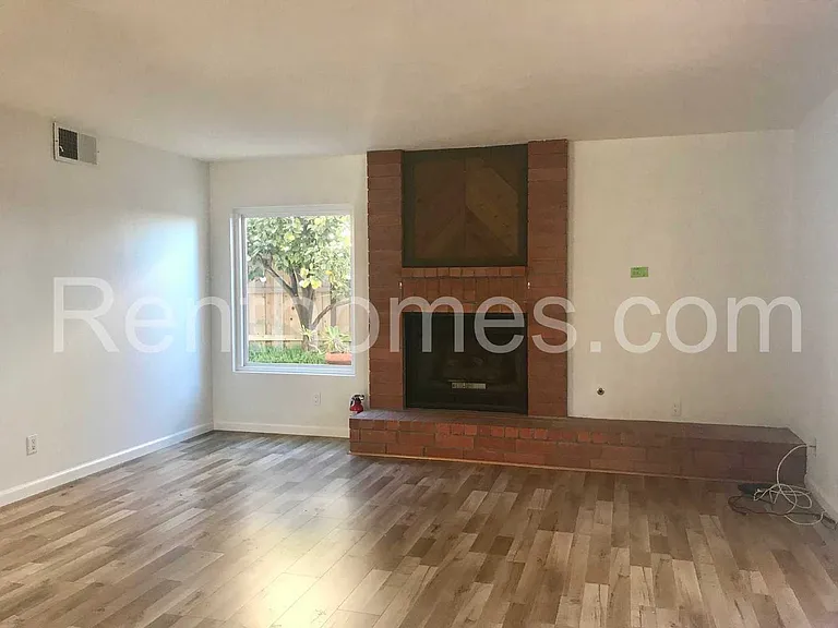 11245 Forestview Ln — Photo 5