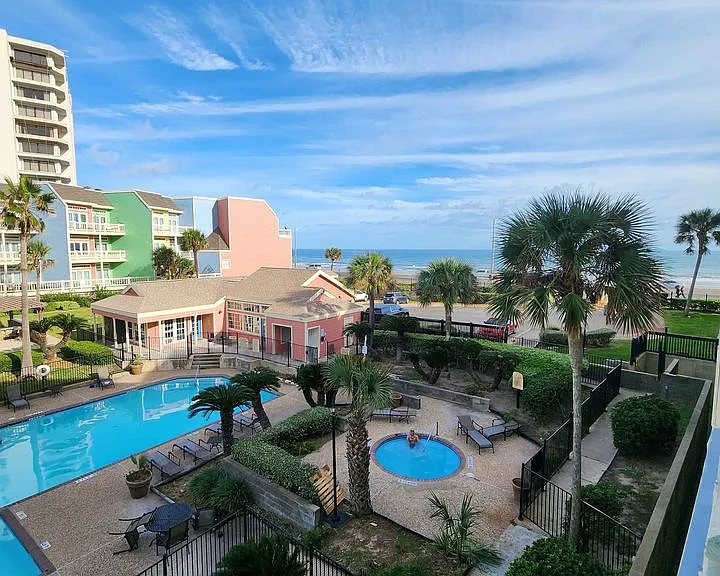 The Oceanfront Galveston Apartments — Photo 10
