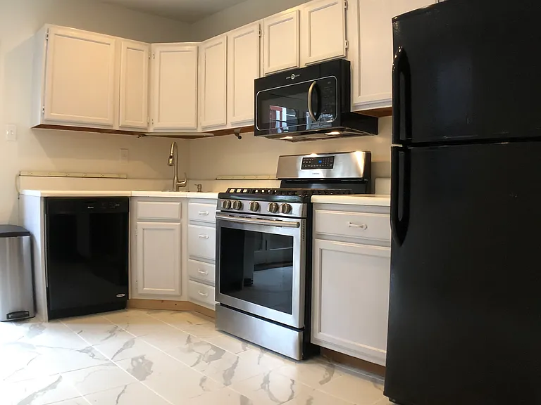 120 N Lambert St — Photo 5