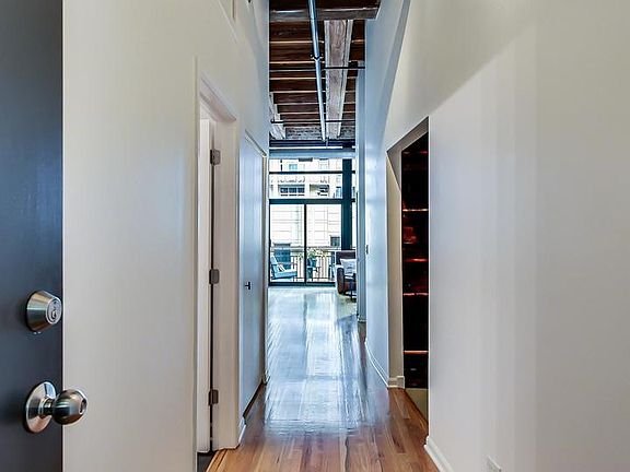 4th image of 525 W Superior St APT 532