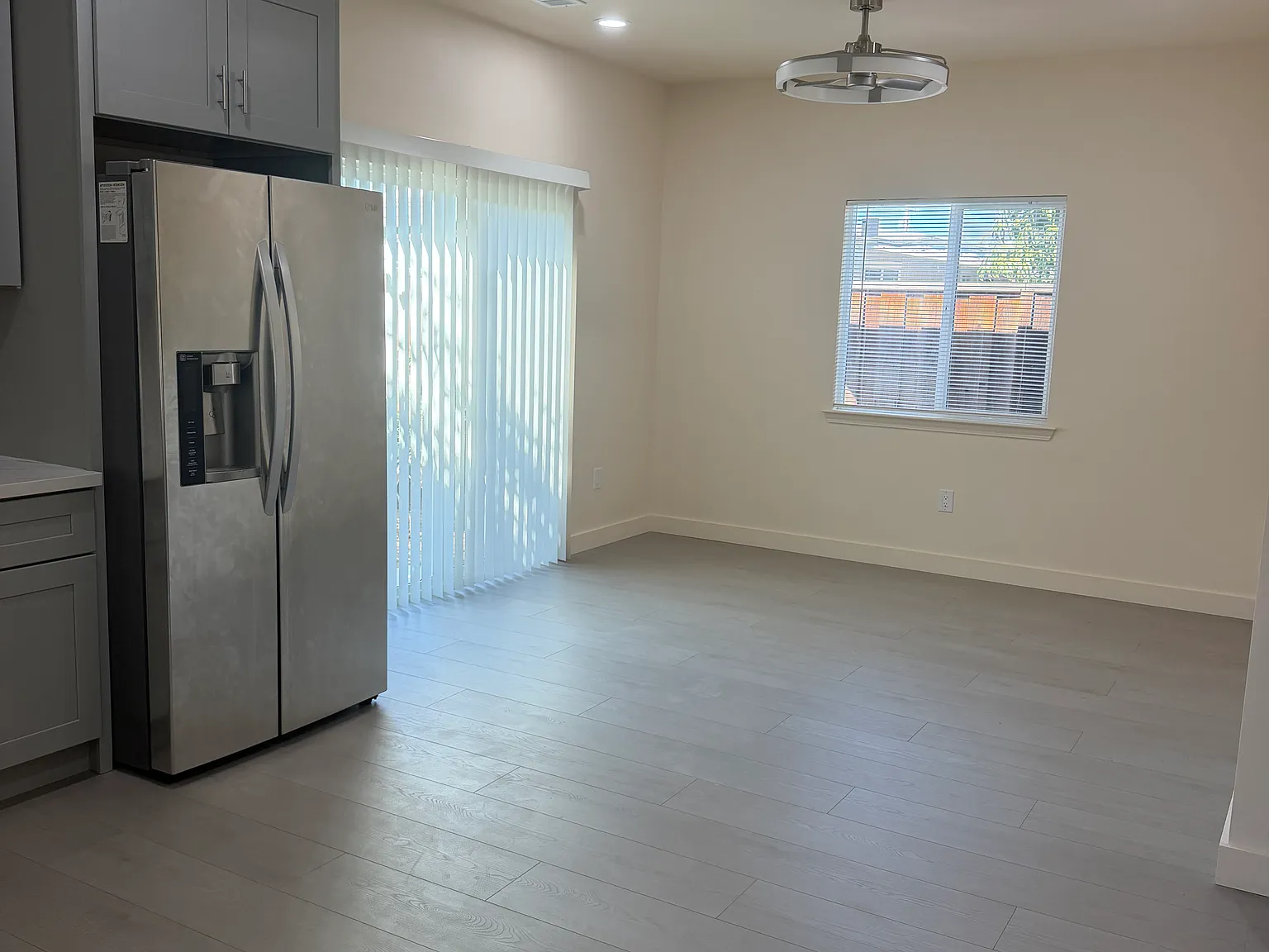 3 bed, 1200 sqft, $3,900 — Photo 2