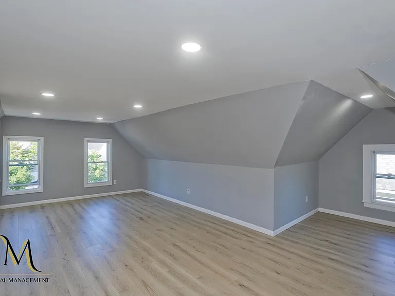 653 Belmont Ave — Photo 28