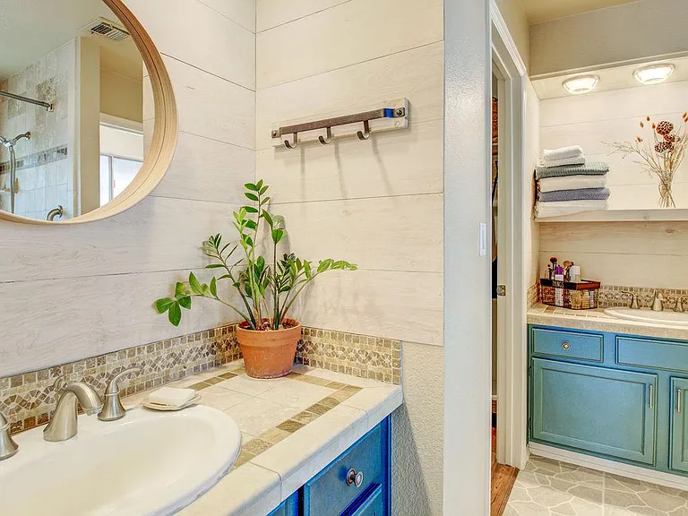 6308 W Port Royale Ln — Photo 17
