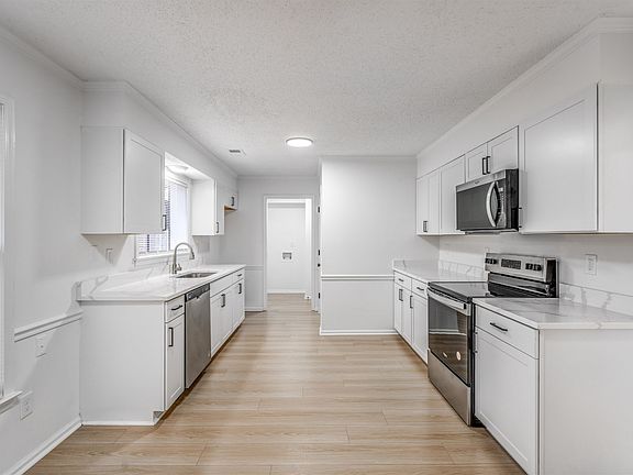 4th image of 2297 Hickory Path Dr