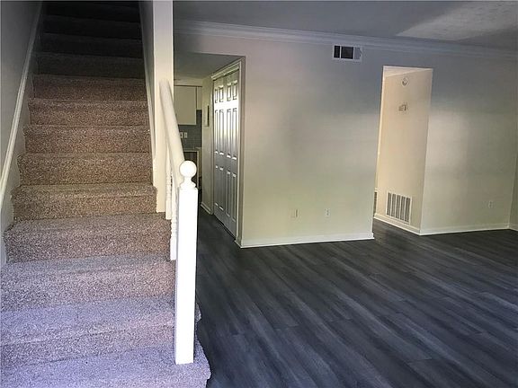 3rd image of 3011 Spruce Cir