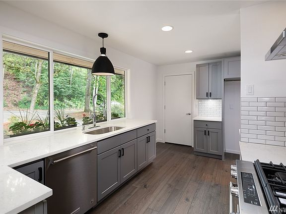 5th image of 16556 35th Ave NE