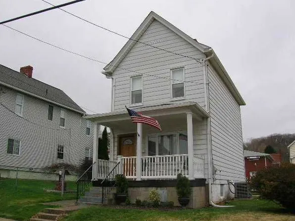 111 N 5th St, Youngwood, PA 15697