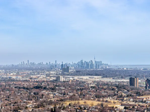 30 Elm Dr W, Mississauga, ON