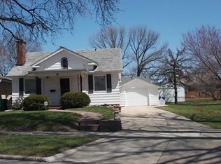 20 Central Dr, Decatur, IL 62526