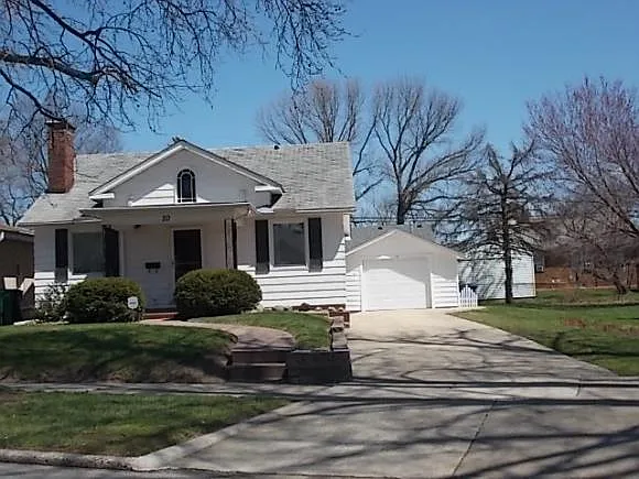 20 Central Dr photo 1