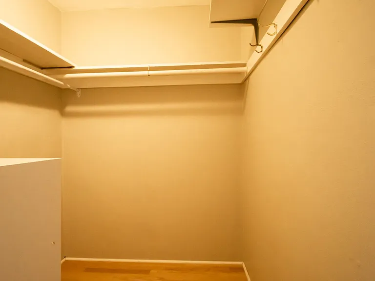 715 SW King Ave #53 — Photo 7