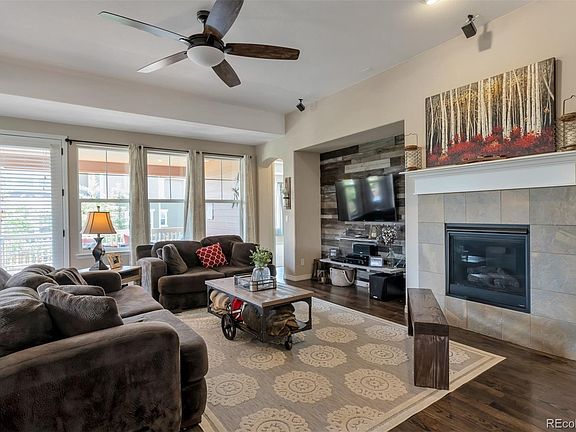 Open floor plan for entertaining