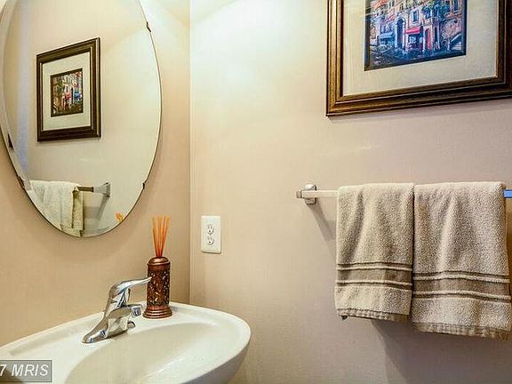 3rd image of 15041 Gaffney Cir