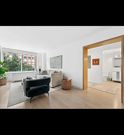 212 Warren St #4R — Photo 1