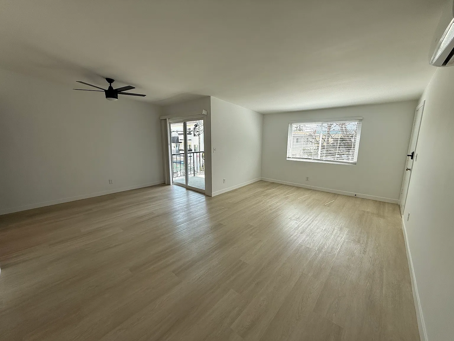 2 bed, $5,195 — Photo 4