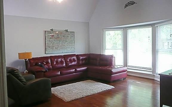 4th image of 2419 Bennington Dr