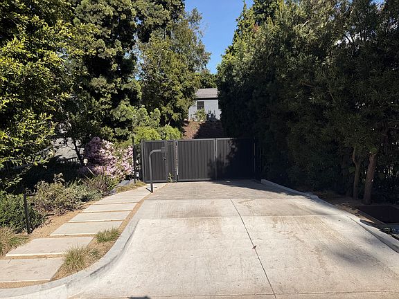 4th image of 136 N Canyon View Dr