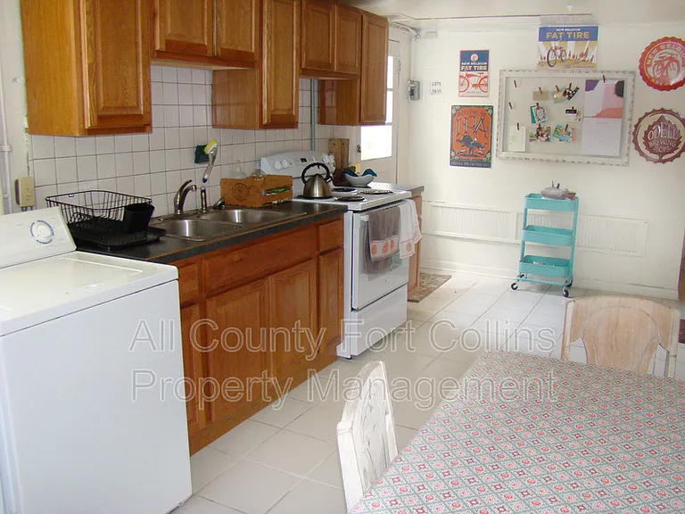 222 1/2 S Loomis Ave — Photo 7