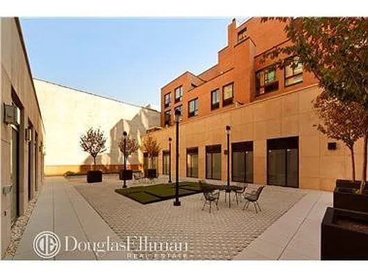 Sold by R New York | media 5