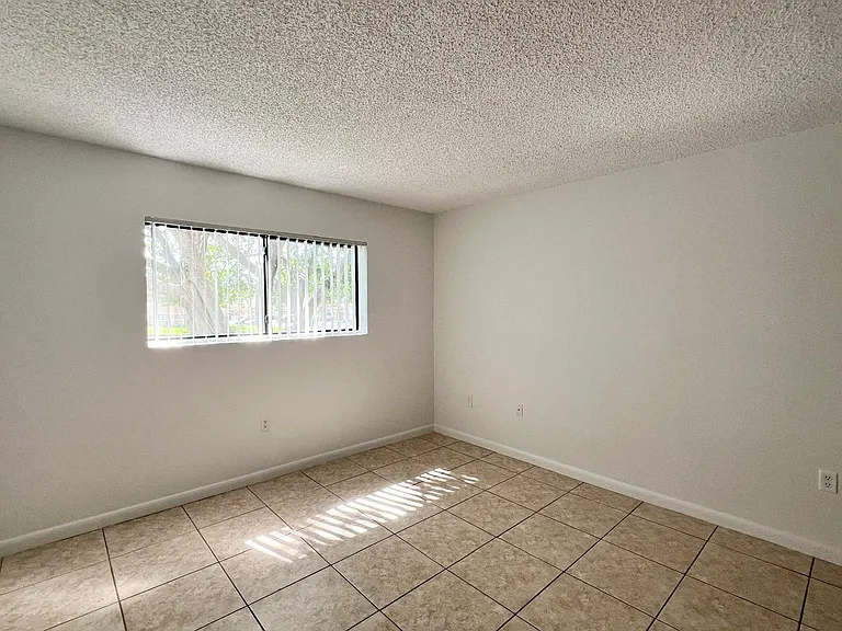 351 Palm Way #204 — Photo 5