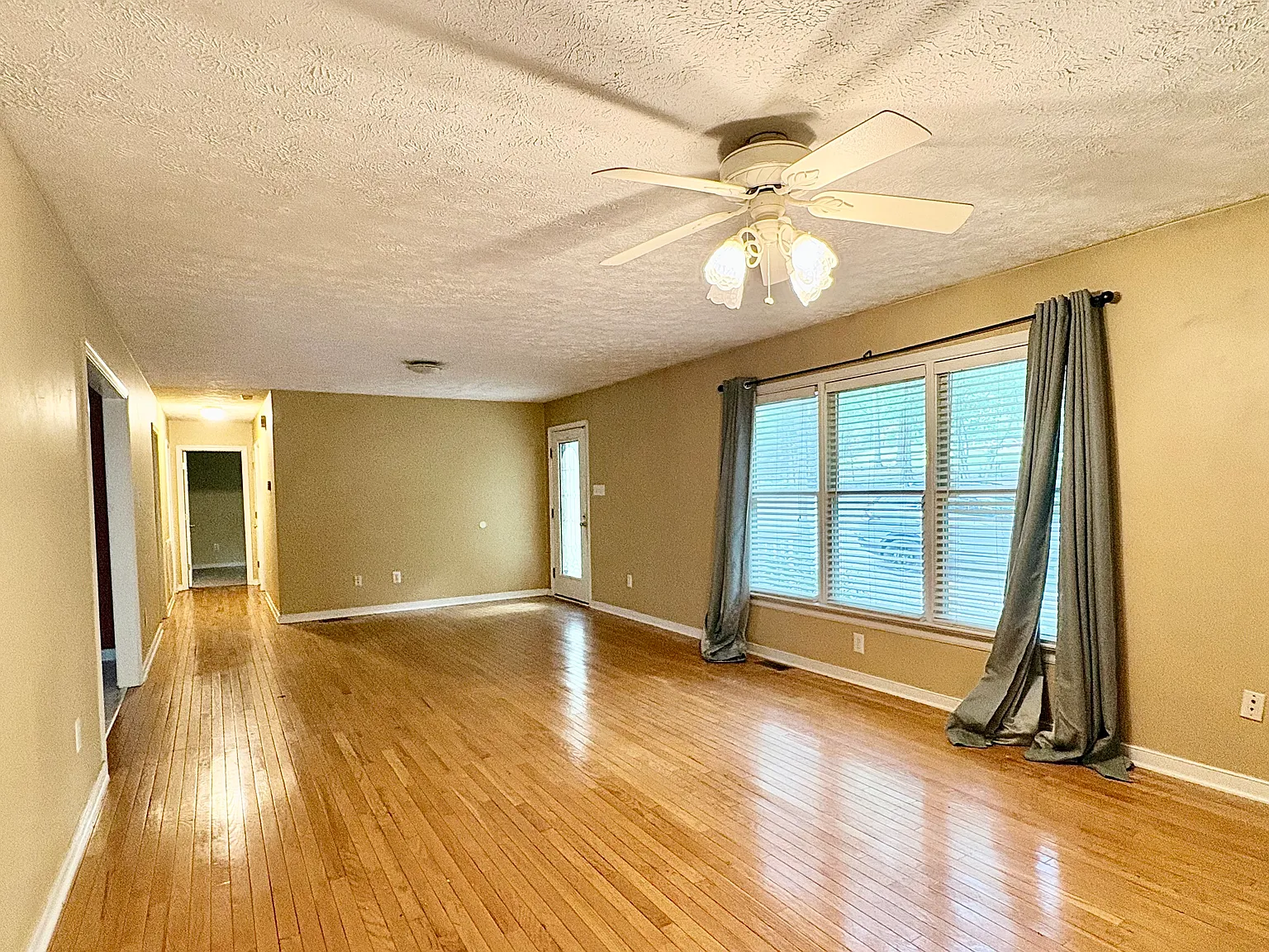 2110 Highland Dr — Photo 1
