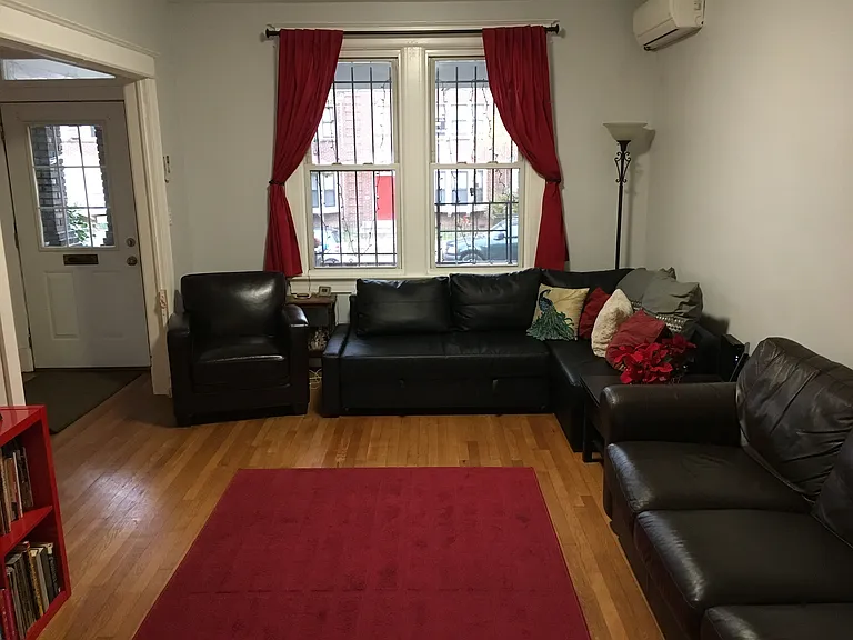1221 Holbrook St NE — Photo 5