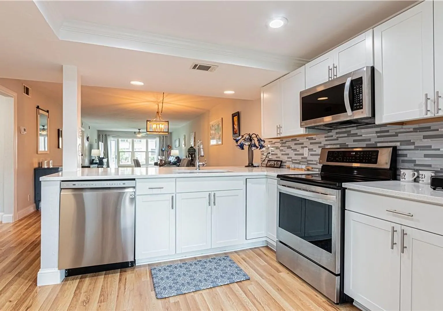 Available Now! First-Floor Condo | Resort-Style Amenities | Minutes To Downtown Naples & Gulf Bea... — Photo 2