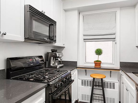 4th image of 123 E 75th St APT 8-B