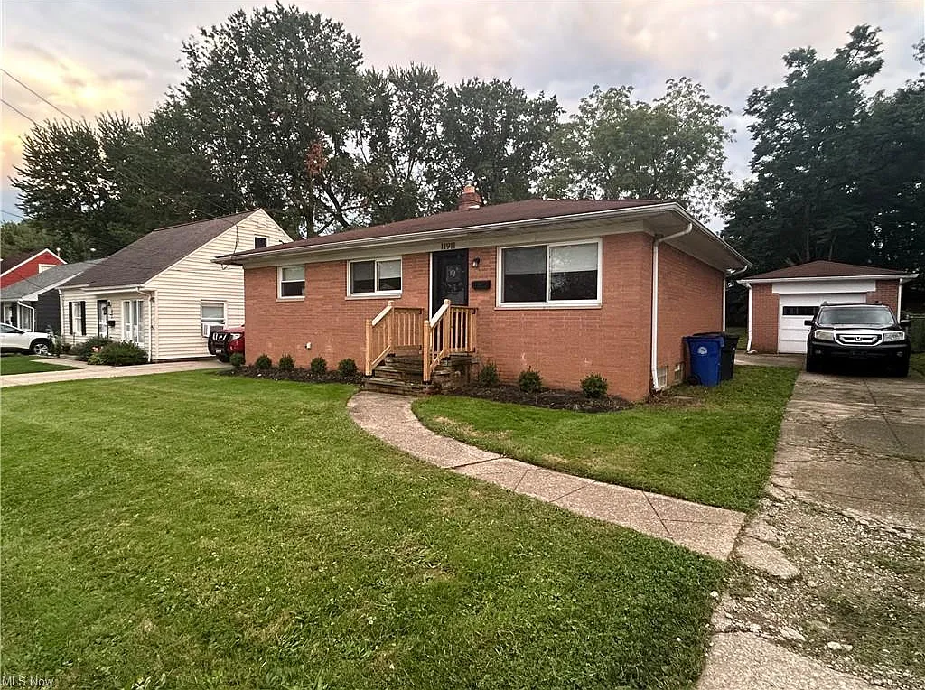 3 bed, 999 sqft, $1,795 — Photo 3