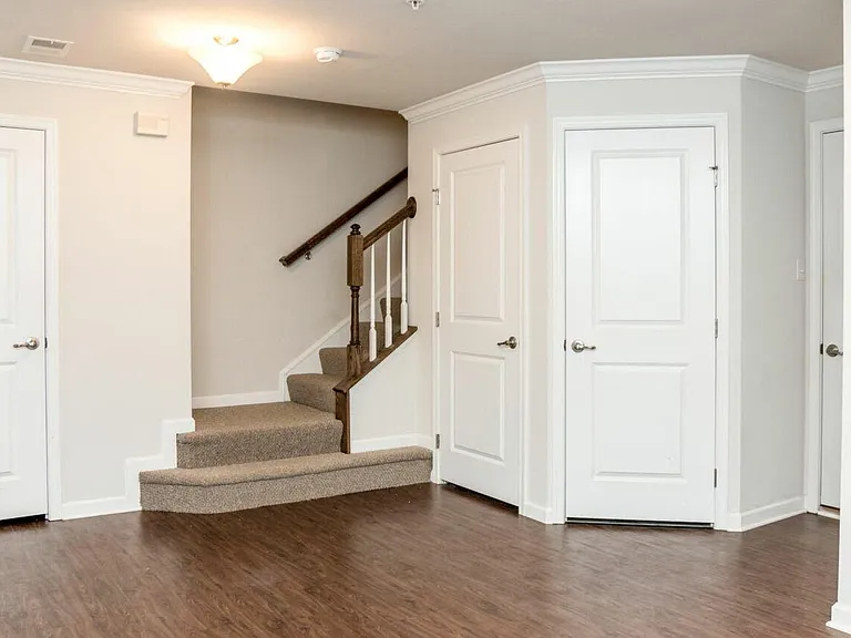 420 Fairmont Dr — Photo 10