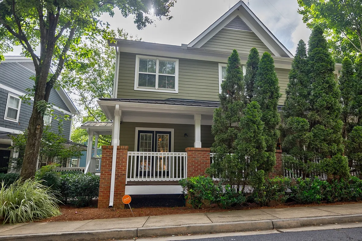 3 bed, 1798 sqft, $3,200 — Photo 2