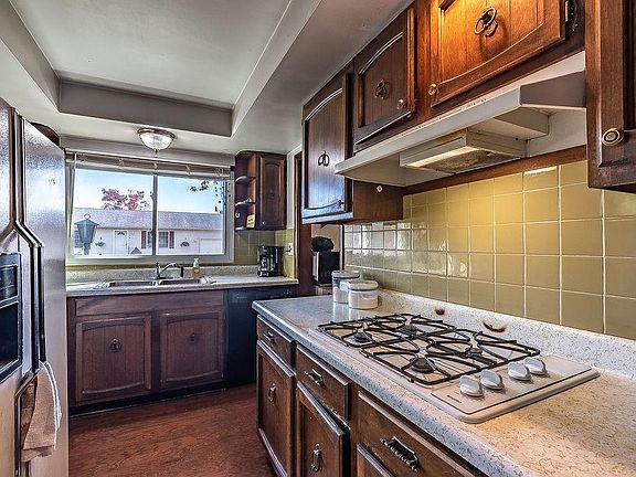 3rd image of 32 Leonard Ave