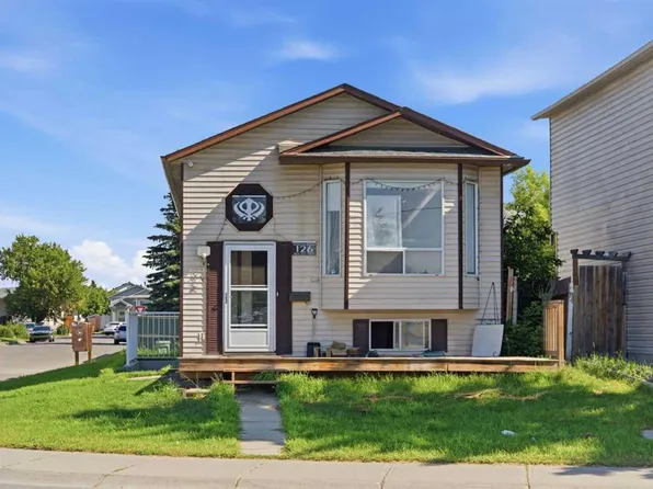 126 S Martindale Blvd NE, Calgary, AB T3J 2X5