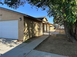 16585 Pine St, Hesperia, CA 92345