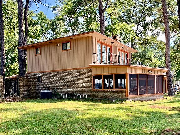 4th image of 2212 Gilleys Pt