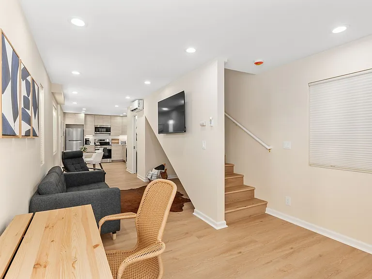 3043 Oliphant St — Photo 4