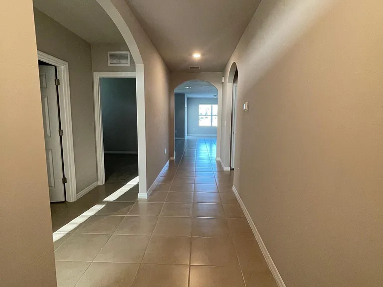 1437 NW 31st Pl — Photo 7