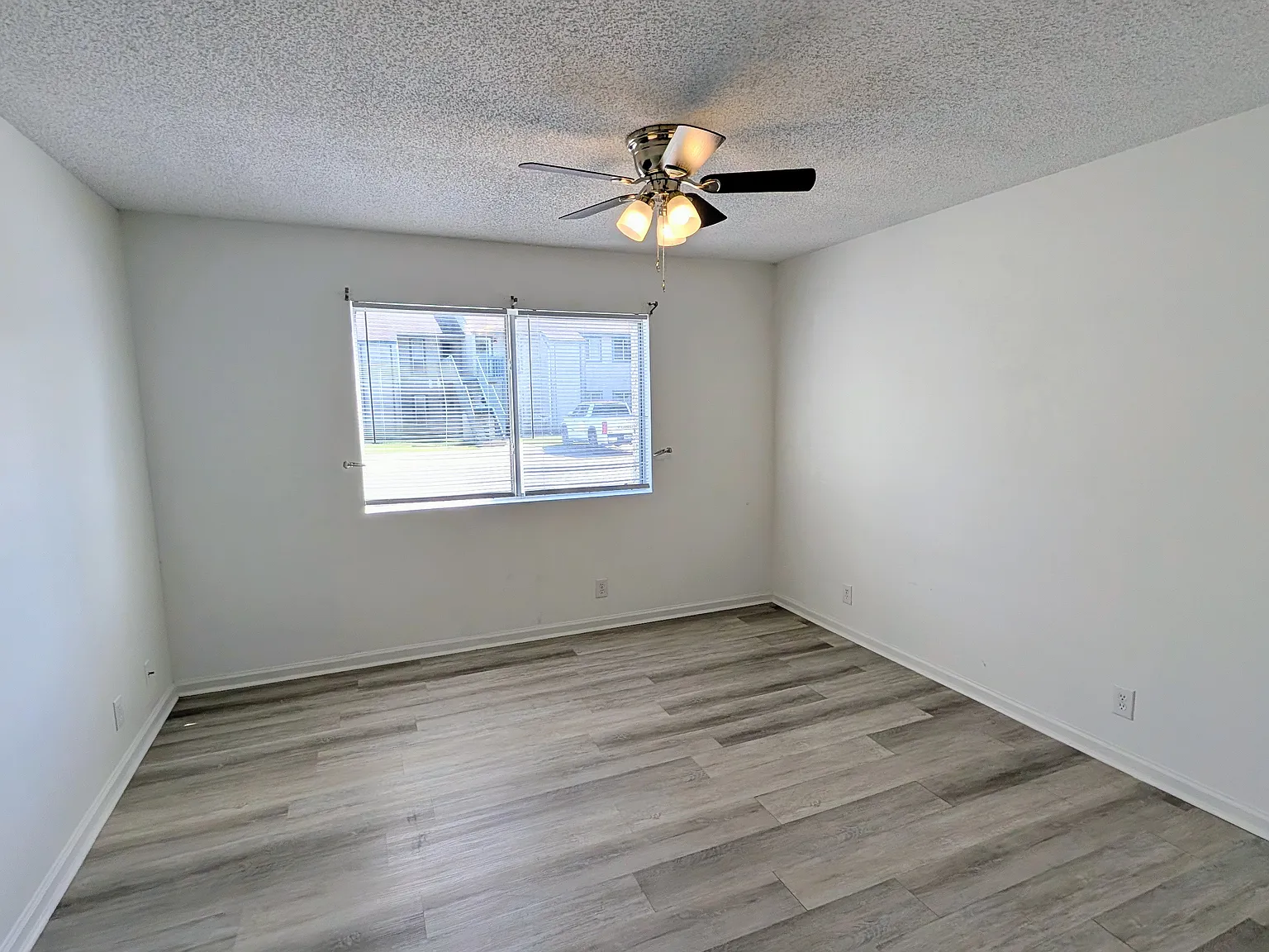 910 Brett Dr Unit 139 — Photo 2
