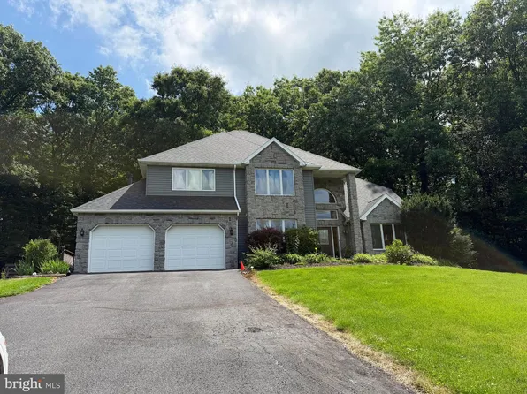 405 Houtz Ln, Port Matilda, PA 16870