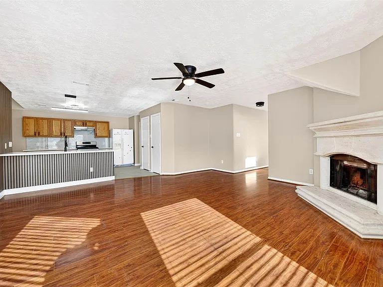 15014 Middle Oaks Blvd — Photo 12